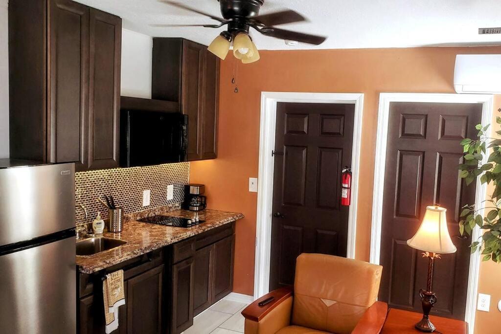 Stylish Suite Tampa Minutes To Hard Rock Casino Mango Exterior photo