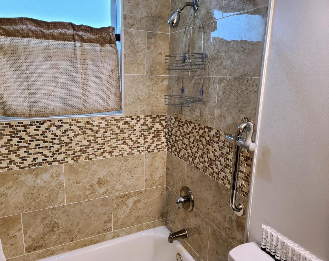 Stylish Suite Tampa Minutes To Hard Rock Casino Mango Exterior photo
